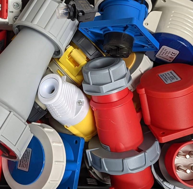 Electrical connectors industrial plugs and sockets